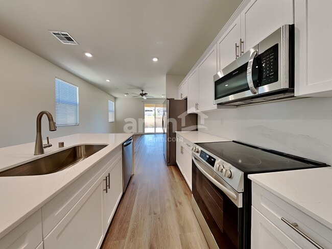 Photo - 525 Silverbell Falls Pl