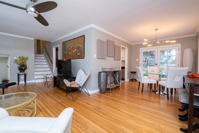 Photo - 312 Schoolwood Ln