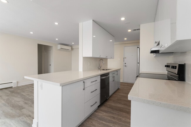 Photo - 2440 Queen Street East Unit 1