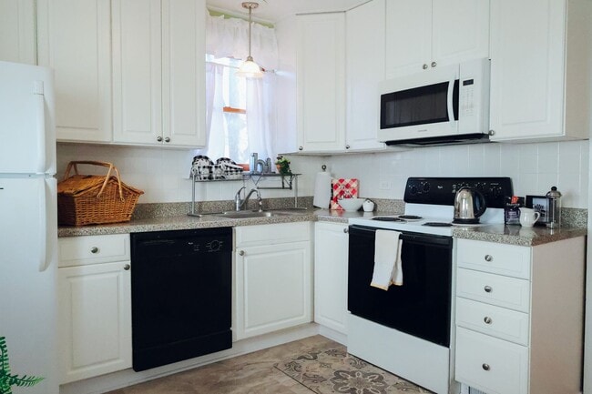 Photo - Brentwood Cottage for Lease