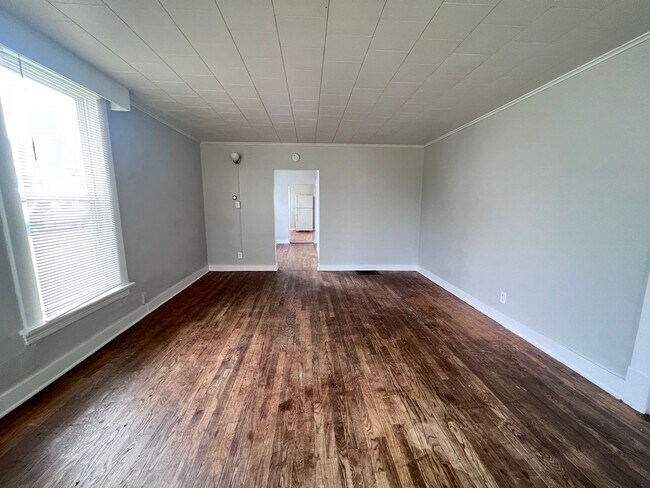 Photo - 852 College Ave NE