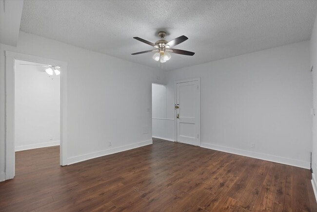 3727 N Pine Grove Ave Unidad 211