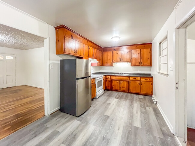 Photo - 305 S 9th Ave