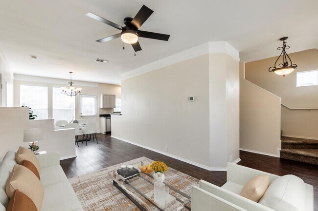 Photo - 915 Greene Way