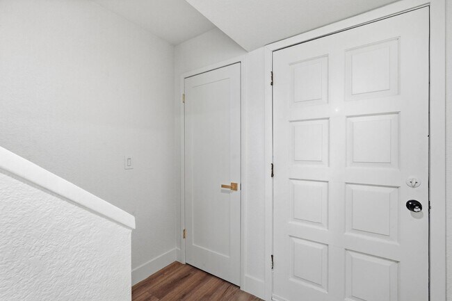 Photo - 122 S Hardy Dr