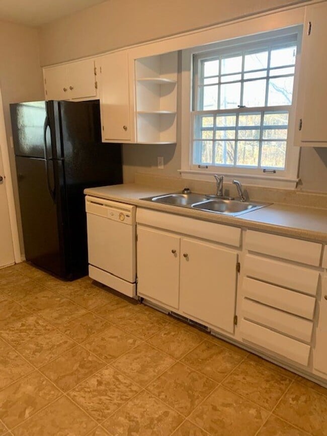 Photo - 3 Bedroom 1.5 Bathroom Single Family Home ...