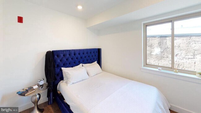 Building Photo - 1155 S 15th St Unit 305