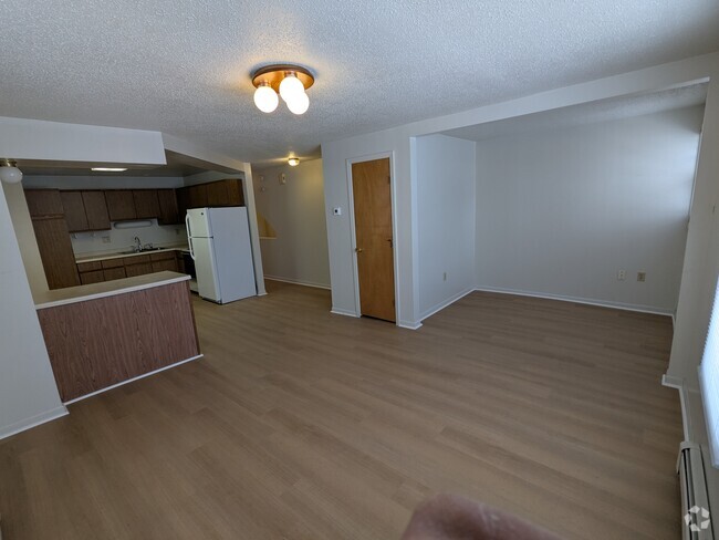 Building Photo - 1526 Hughitt Ave Unit 1526 Upper Rental