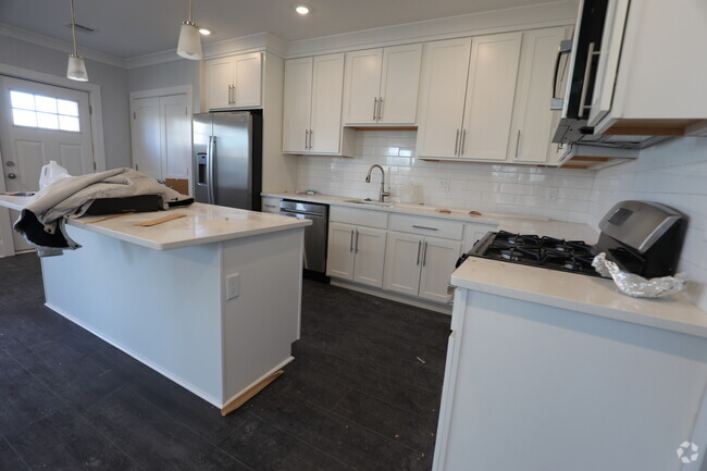 Building Photo - 55 Saunders St Rental