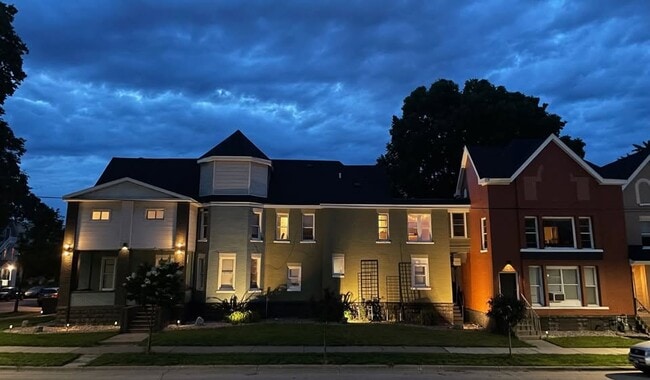 Photo - 813 Cass St Unit 813 Cass St