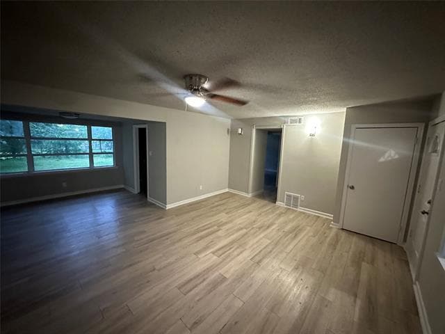 Photo - 2908 Binyon St