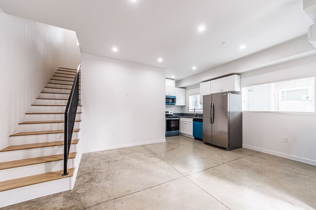 Building Photo - 11841 Runnymede St Unit 11839