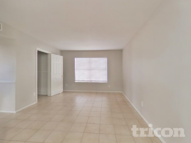 Photo - 1406 E Kerry Ln