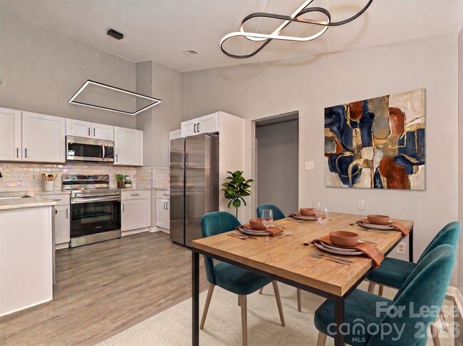 Photo - 633 Pennwood Ln