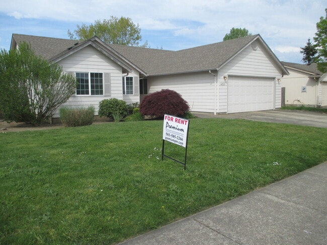 Building Photo - Three Bedroom Home on Corner Lot
