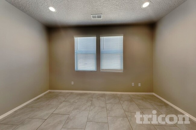 Photo - 1806 Valle Vista Rd NW