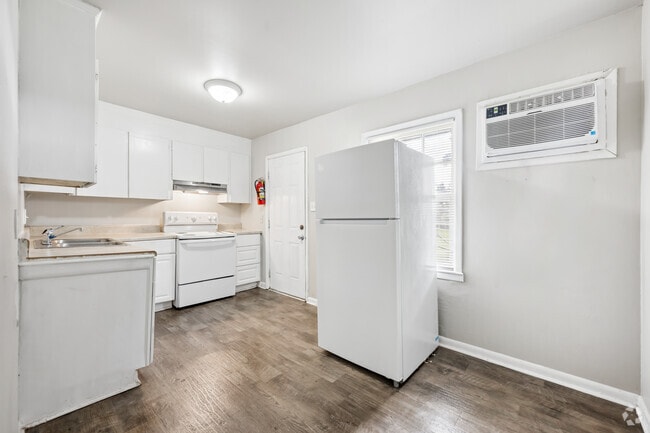 2BR, 2BA - 669SF - Kitchen/Dining Room