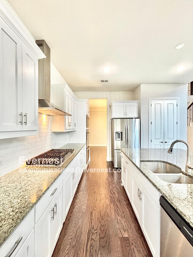 Photo - 566 Westwood Way Dr