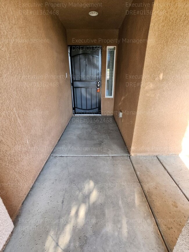 Photo - 4 bedroom/ 2 bathroom located in the South...