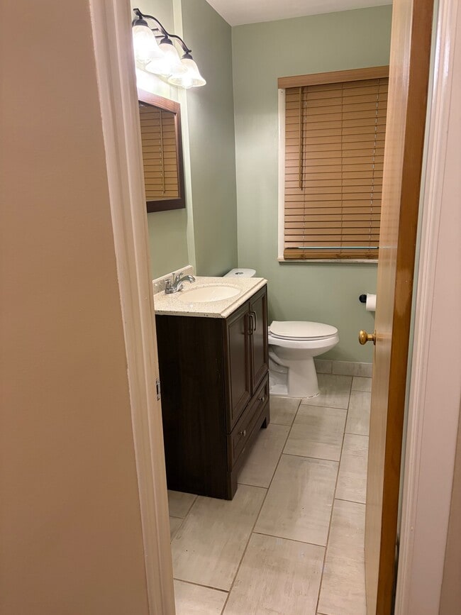 Photo - 1348 Beaconfield Rd