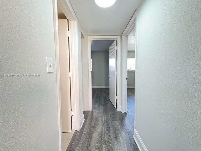 Photo - 101 NE 41st St Unidad E74