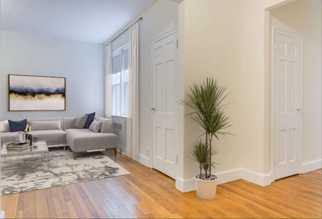 Building Photo - $2,650 Spacious 560 Sq. Ft. Studio Near Cleveland Circle & the Green Line – Parking Available!