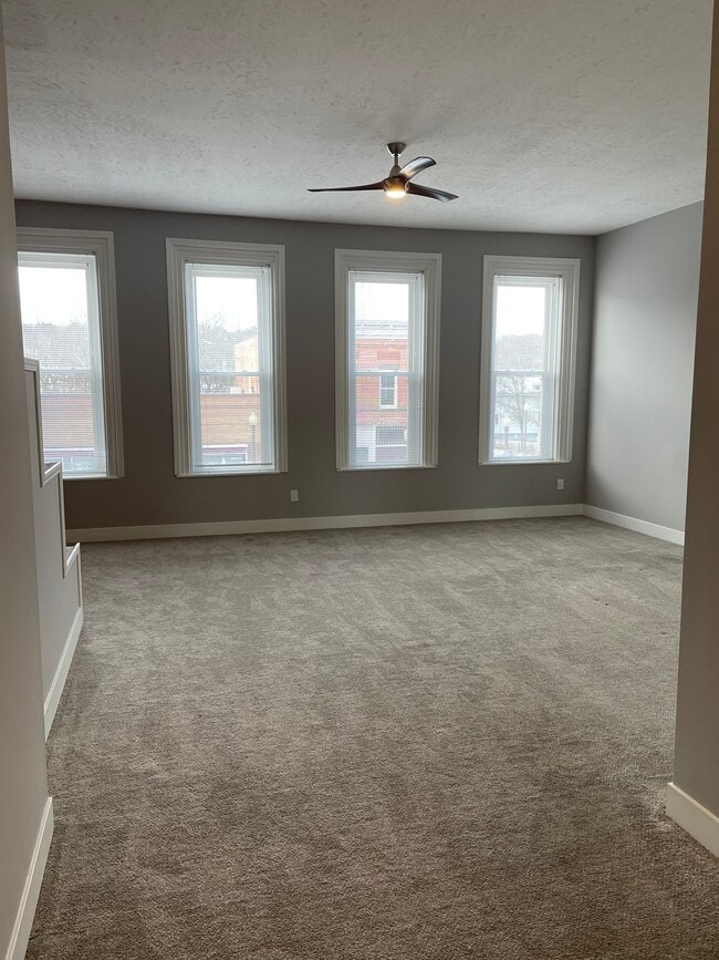 Building Photo - 140 N Canal St Unit 140-3