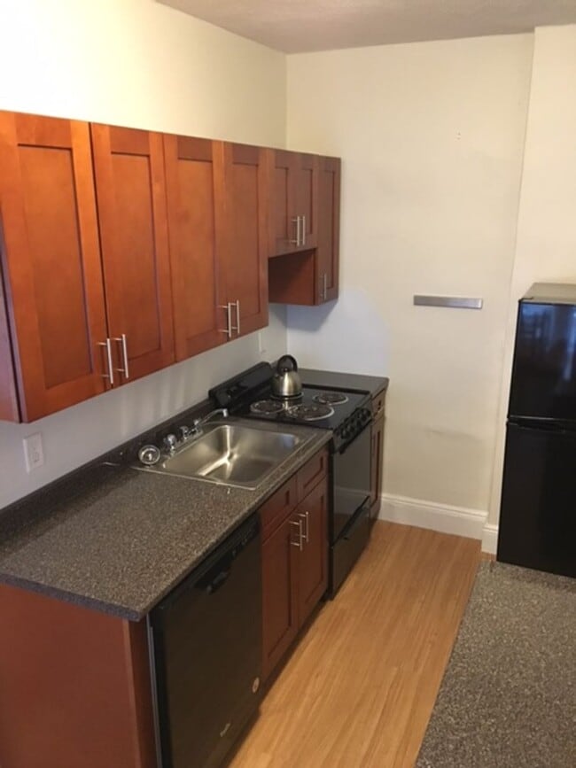 Building Photo - Nicely renovated 1 bed in a prime location in Allston!