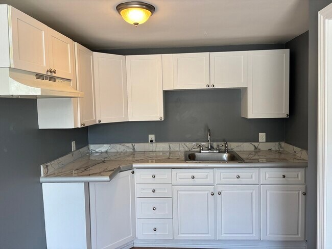 Photo - 352 Main St Apartment Unit 2