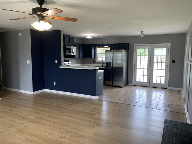 210 Zachary Ln