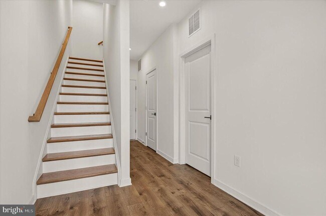 Photo - 43793 Mystic Maroon Ter