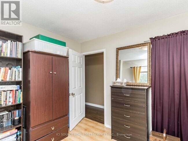 Photo - 26 McMurchy Ave S