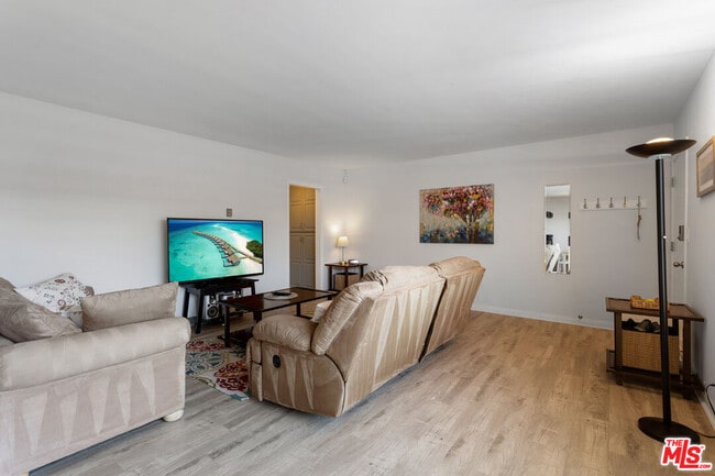 Photo - 2002 4th St Unit 312