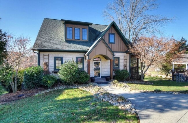 121 Lake Haven Dr