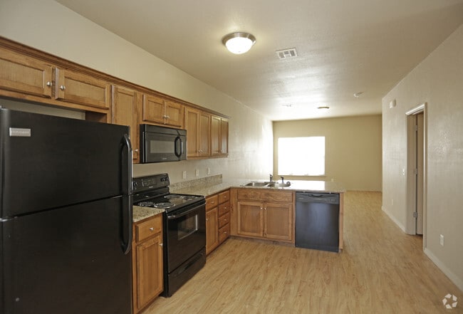 2BR, 1BA - 912 SF