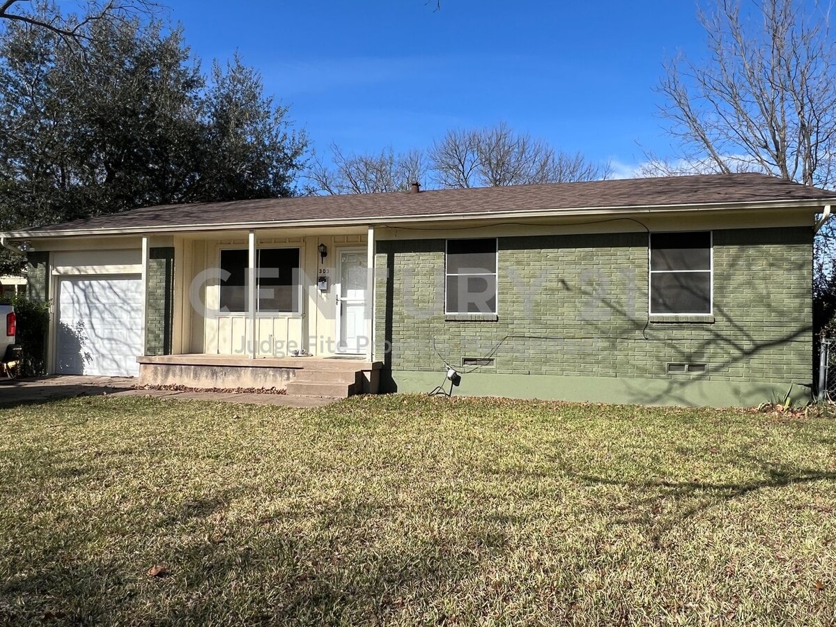 Charming 3/1/1 Bungalow in Waxahachie For Rent! - Charming 3/1/1 Bungalow in Waxahachie For Rent!