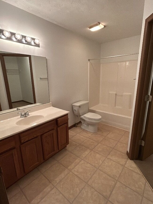 Photo - Large townhouse with 3 Bedrooms, 3.5 Bath,...
