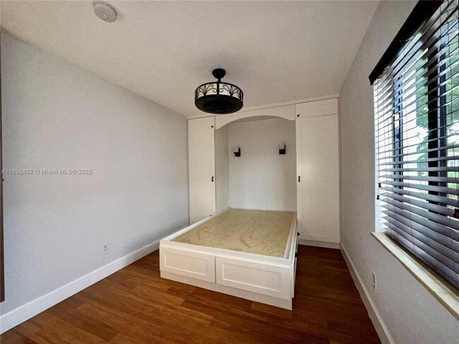 Photo - 449 Falcon Ave