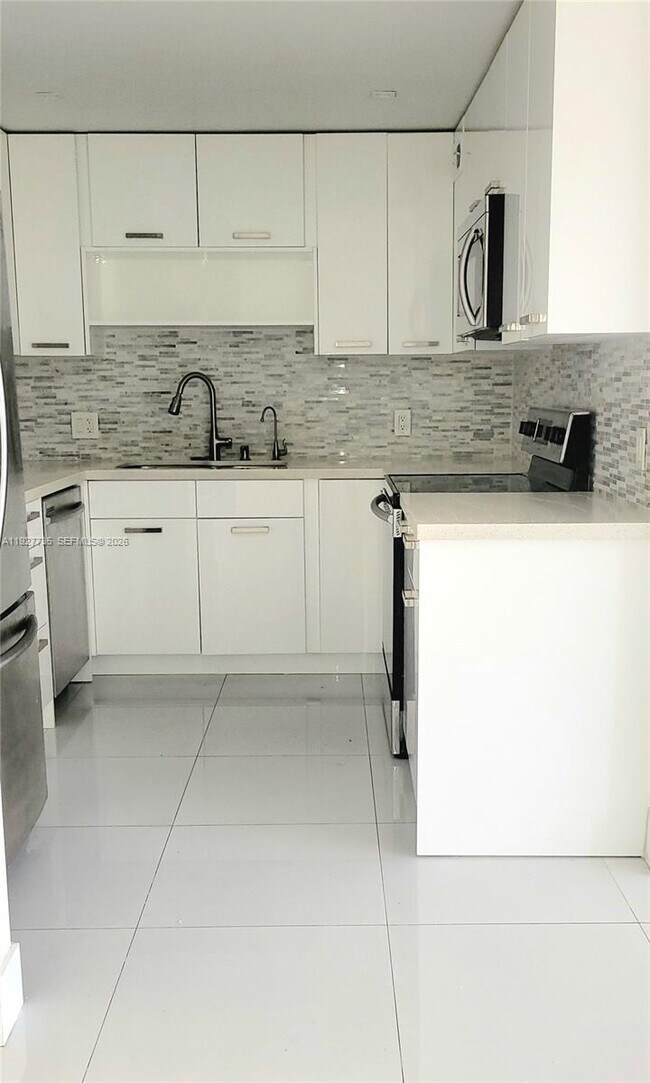 Photo - 2500 NE 135th St Unit C302