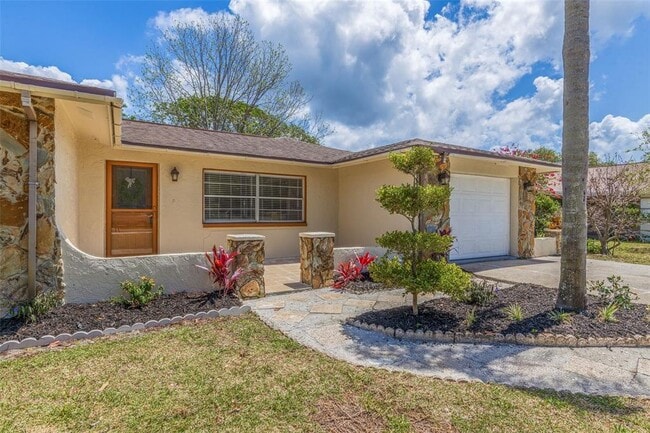 Photo - 834 Riverside Dr