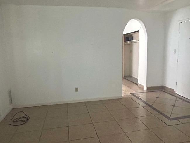 Photo - 1217 W Wabash St