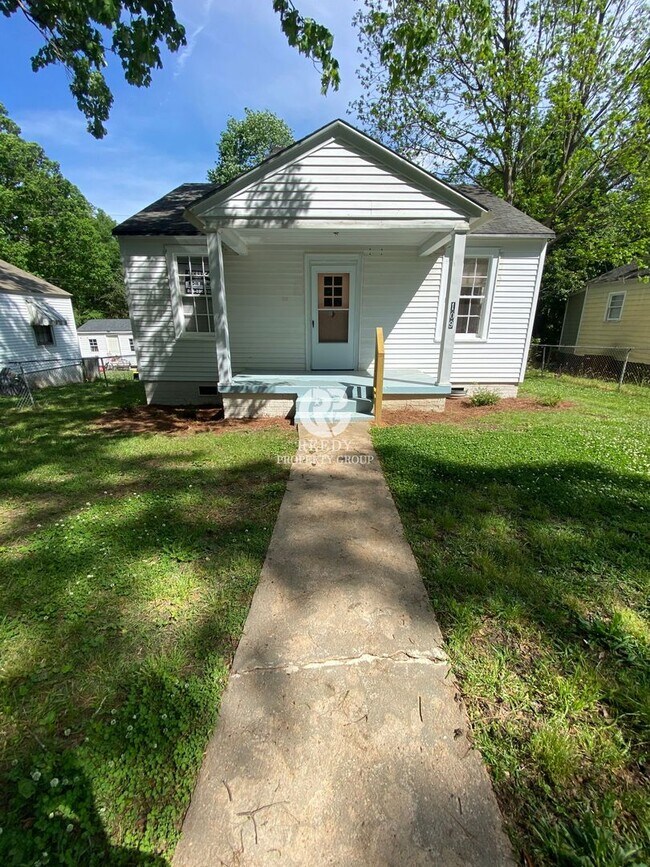 Building Photo - Remodeled Beaumont Mill Village Home - Very Cute 2 bed / 1 bath with fully fenced yard!