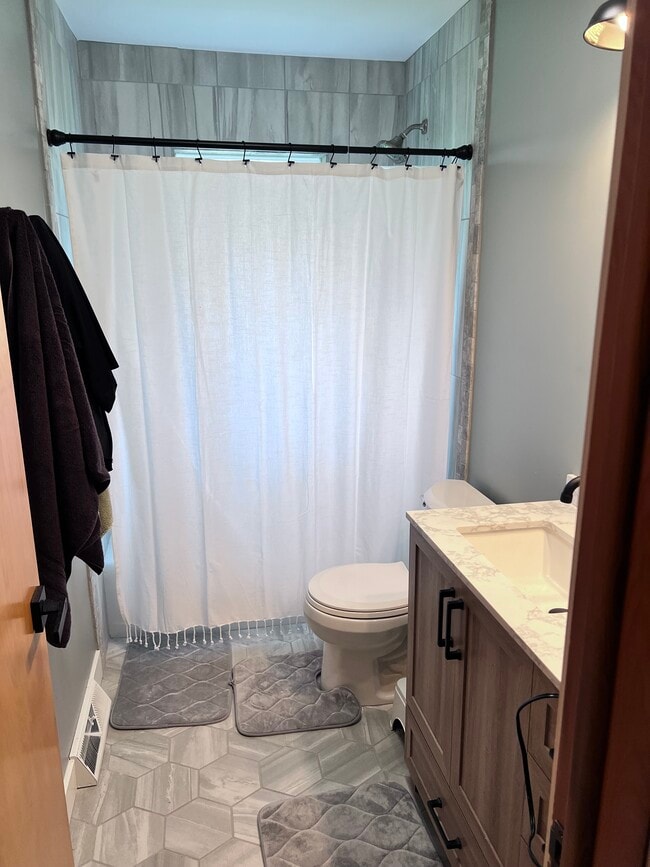 Photo - 1694 Earl Dr