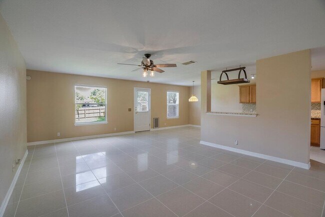 Photo - 918 Estate Dr