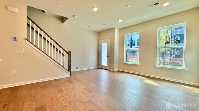 Photo - 618 Sadie Cir