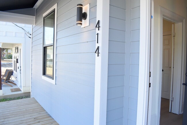 Photo - 414 Queen St