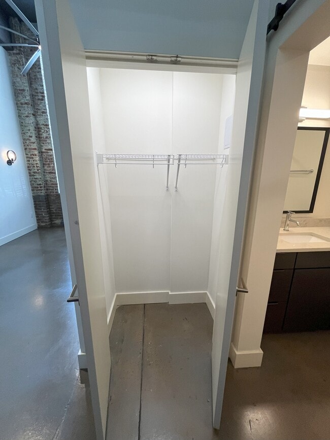 Armario de abrigos - Virginia Laundry Lofts