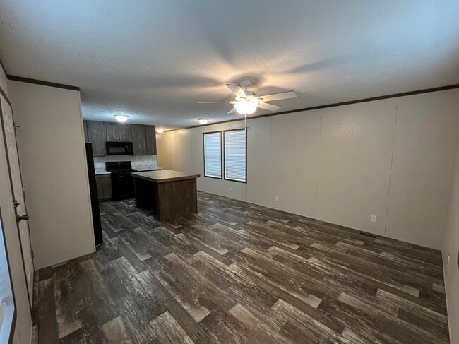 Photo - 38055 Leverette Ave