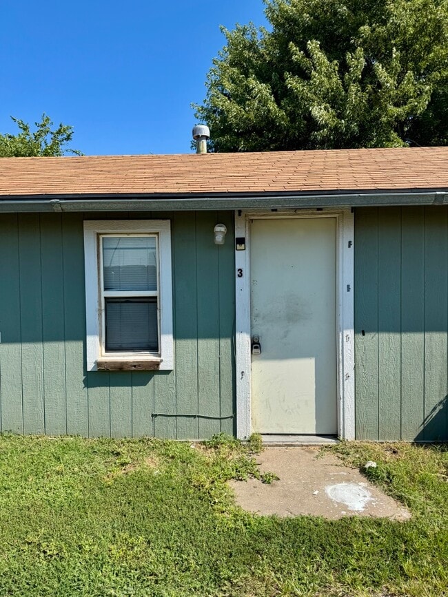 Building Photo - 604 N Main St Rental