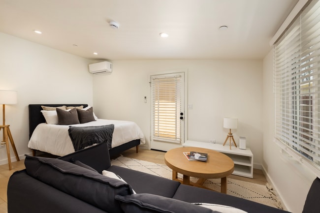 Photo - Studio - Downtown Santa Barbara Unidad 510 Chapala St. Apt. #3